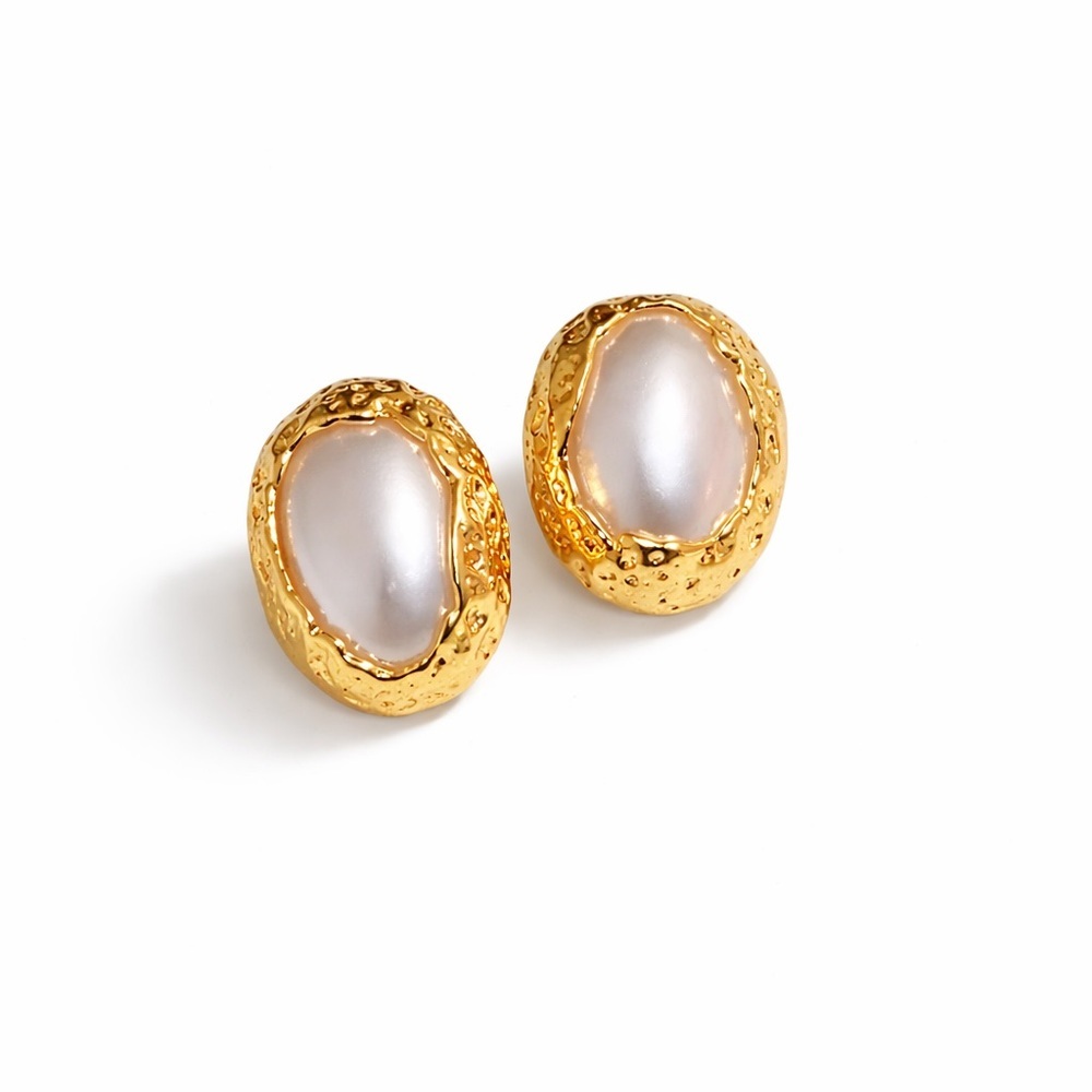 Elegant Gold and Pearl Stud Earrings - Picture 1 of 9